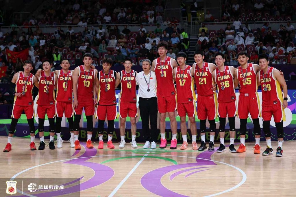 媒体人：亚洲杯夺亚军后 中国男篮积分只涨1分 缺席大赛影响很大